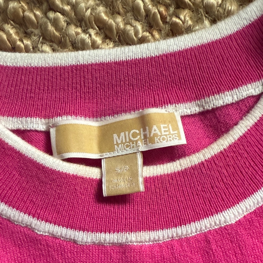 ⚜️ MICHAEL KORS Women’s Fuchsia Short Sleeve Sweater Size Small ⚜️ - Picture 2 of 15